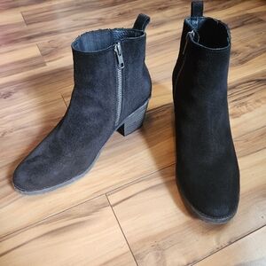 Frye Alton Black Suede Chelsea Bootie Size 9